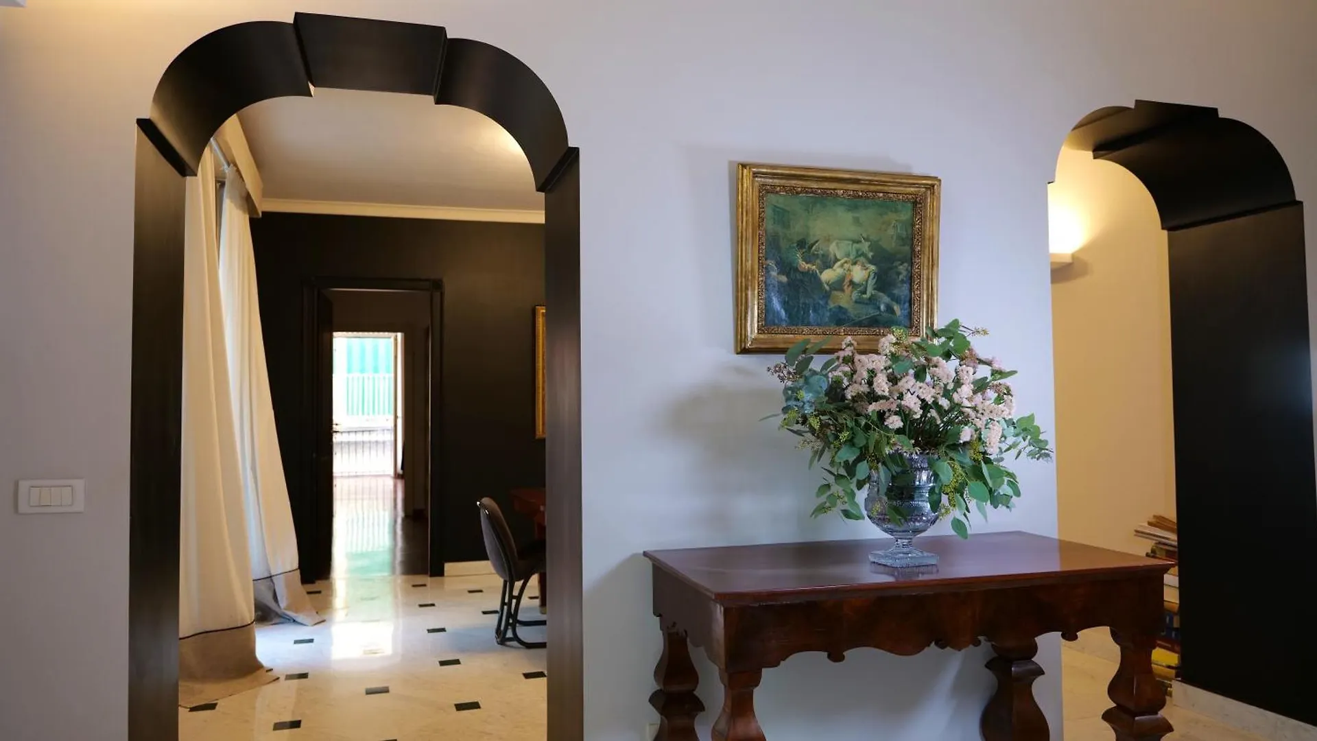 Luxury Apartment Piazzetta Rodino Naples Italy